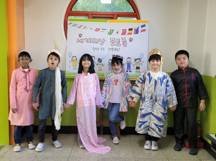 다른 나라 의상 입어보기 포토존