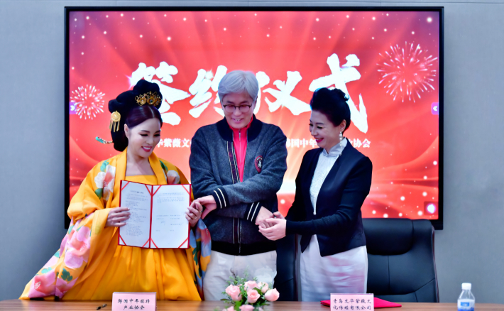 지난해 중국 칭다오 모델단과 MOU(업무협약)을 맺었다.