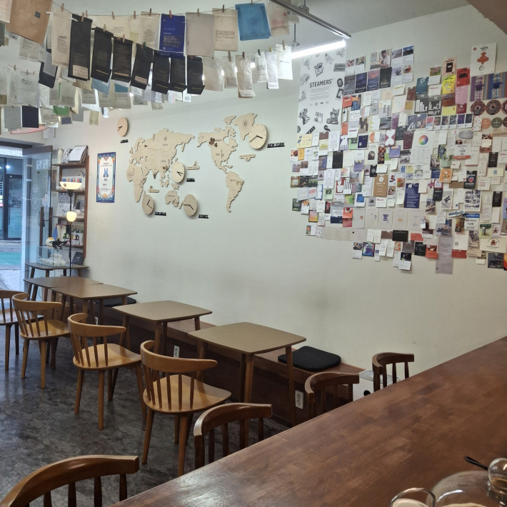 사진2) Not alone 내부    