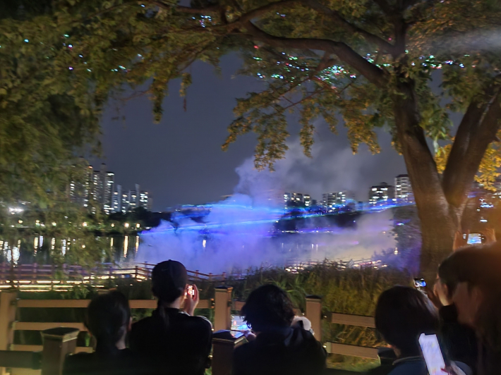 만석거에서 선보인 '오로라쇼'