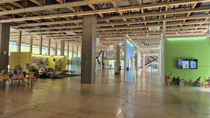 111CM에서 그림책 기획 전시전이 열리고 있다.