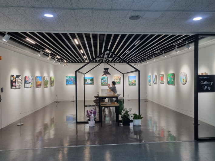 영통구청 2층으로 올라가면 만나게 되는 갤러리 영통