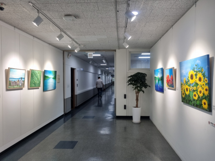 영통 구청장실 앞과 옆의 전시 작품들