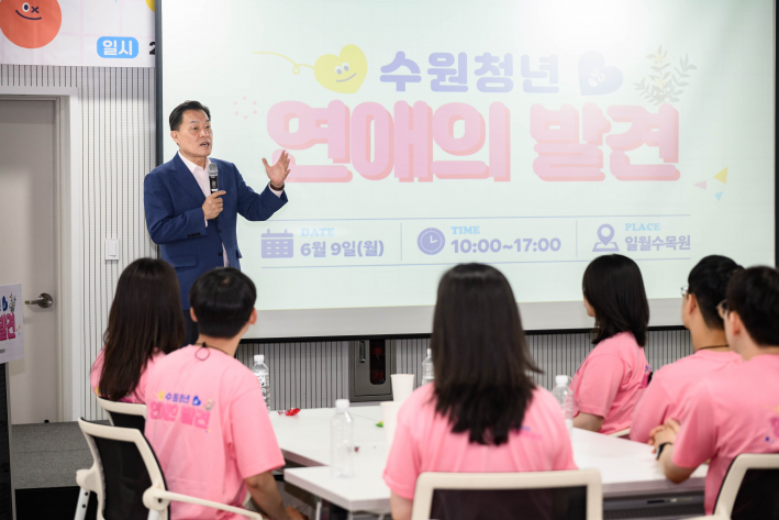 이재준 수원시장이 인사말을 하고 있다. 