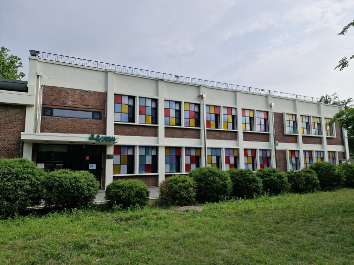 농업교육학관. 서울 농대 밴드가 제1회 MBC 대학가요제에서 '나 어떡해'로 대상을 받았다. 여기서 연습을 했다. 