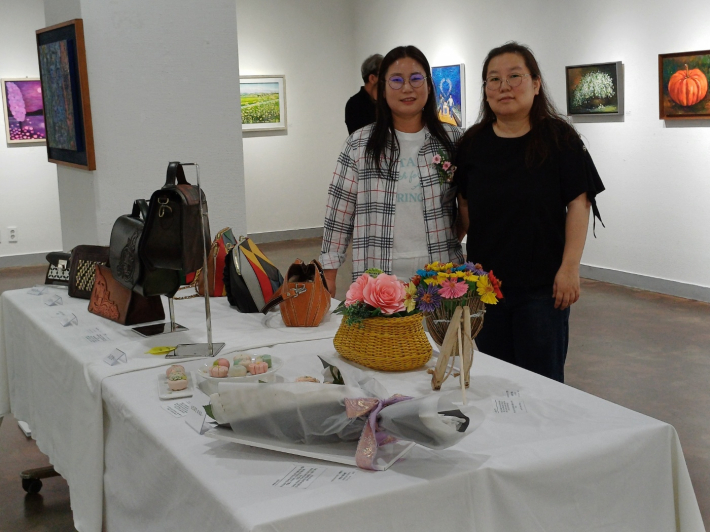 제 2 전시관 공예작품 전경