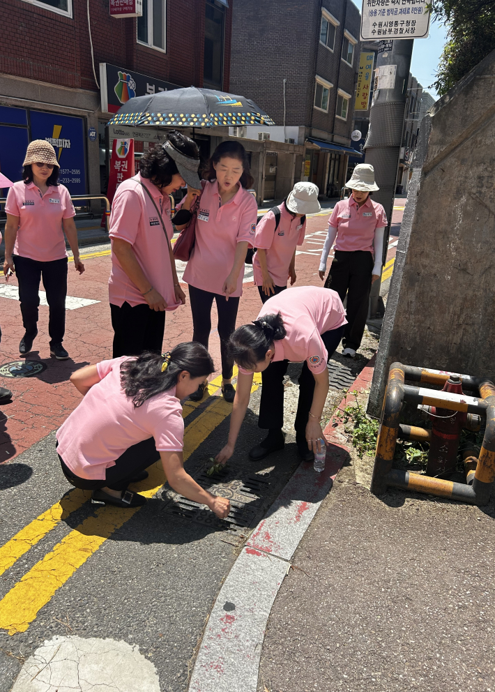 영통구 여성지원민방위대 장마철 대비 위험지역 안전예찰활동