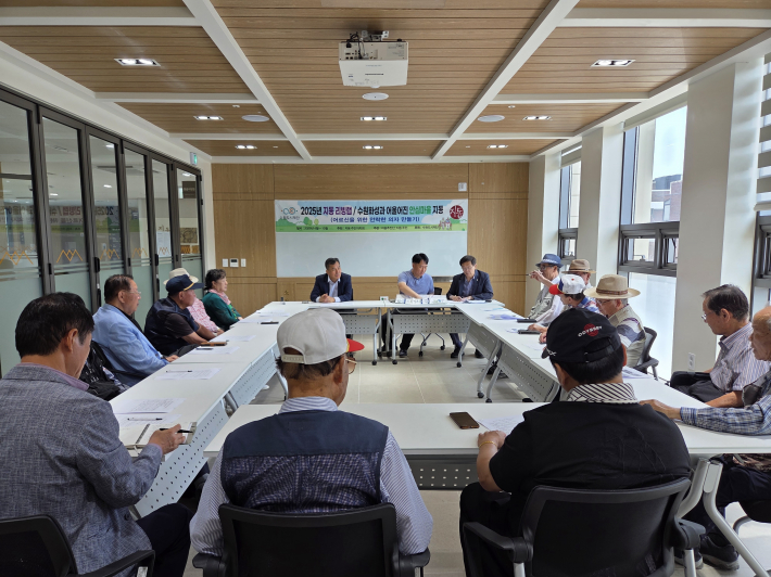지동 리빙랩 사업을 위한 관내 경로당 어르신 의견청취 진행