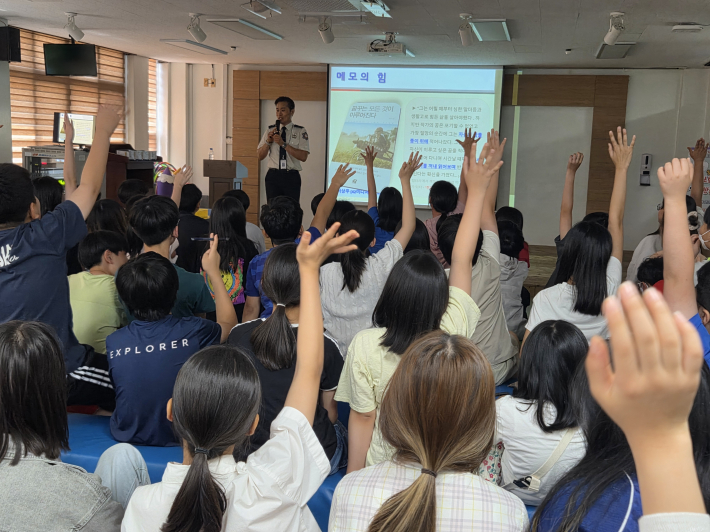 질문에 손도 번쩍 참여도 열심히