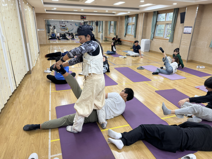 무예 체험을 몸 안에 씨앗처럼 품고 있다가 어려운 일을 풀어나갈 때 힘으로 작동했으면 좋겠다는 바람을 담고 가르친다.   