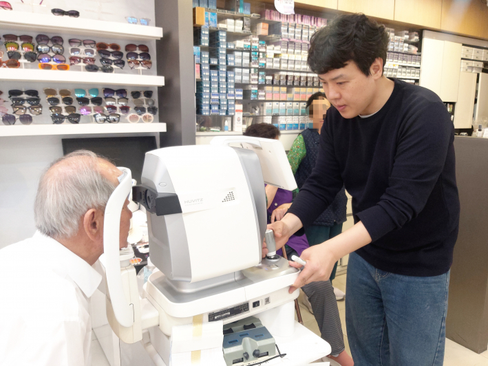 권선구 눈 검사 모습