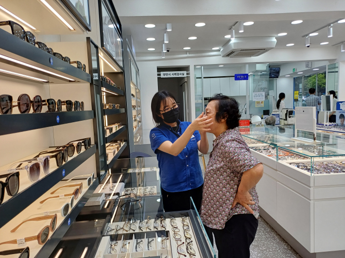 얼굴과 안경 맞춤 모습