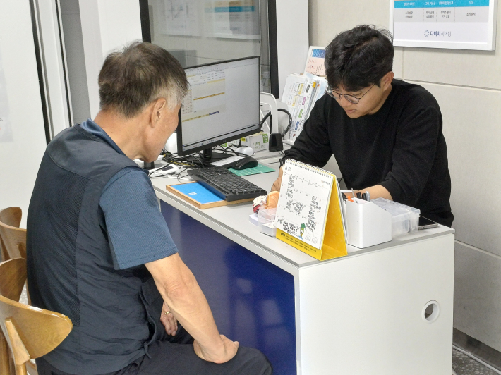  눈 검사 전 면담 모습