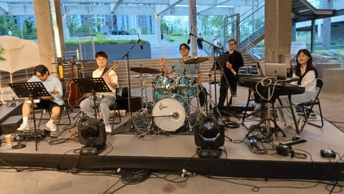 공연하는 DSM밴드(4인조)