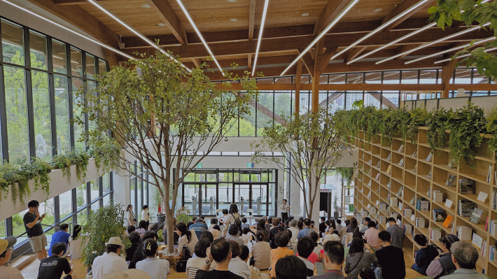 영흥수목원 책마루홀을 가득 채운 시민들 