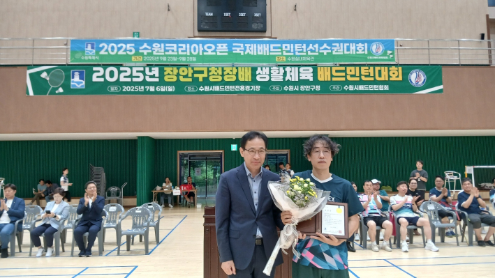 장안구청장 공로표창장 수여 기념촬영