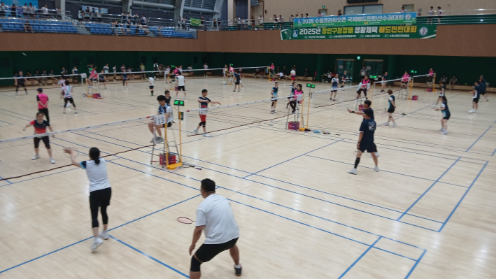 클럽명예를 걸고 경기에 열중하는 선수들