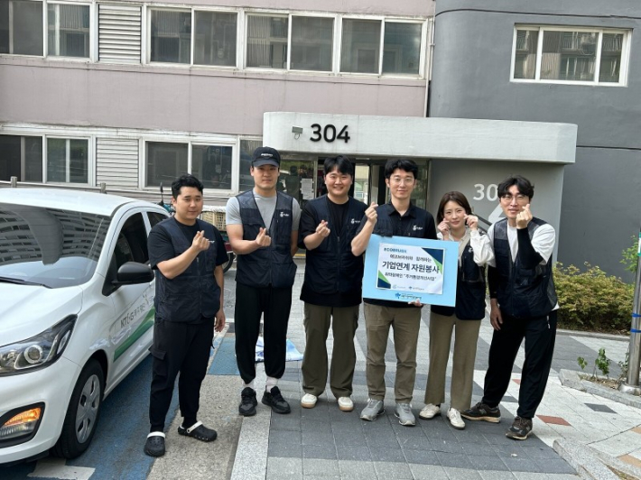 수원시장애인종합복지관과 함께 협력한 에코브러쉬 직원들