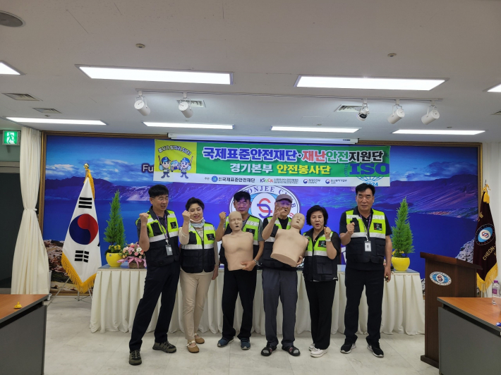 수원 중앙지회 교육 '전면 좌측 첫 번째 문경수 수원중앙 지사장'