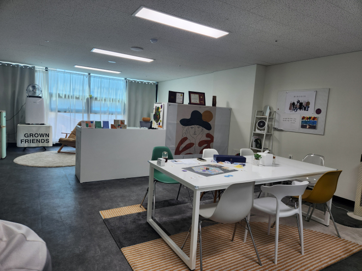 넓어진 공간으로 다양한 프로그램을 운영할 계획인 마인도어 유혜리 대표