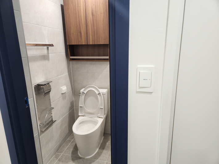 신축으로 깨끗한 화장실 공간