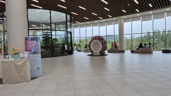 워크숍이 이루어진 일월수목원 1층의 모습