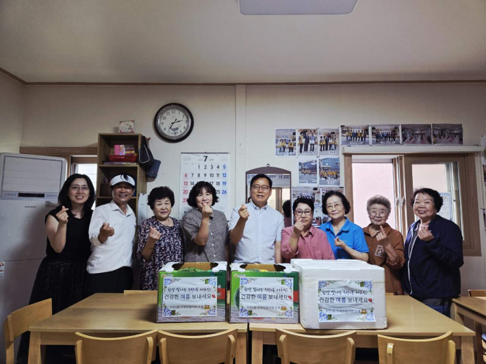 초복을  맞이하여 관내 경로당 9개소에 복달임 나눔을 실시하였다.