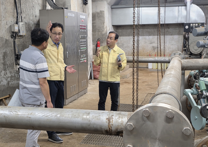 이일희 장안구청장이 관내 주요시설을 점검하고 있다.