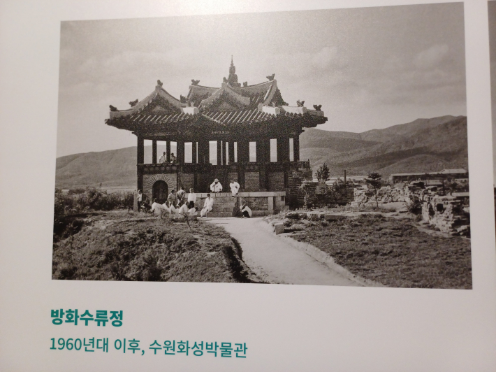 1960연대 이후 시민들의 모습이 생생하게 남아 역사와 건축미를 자랑한다.