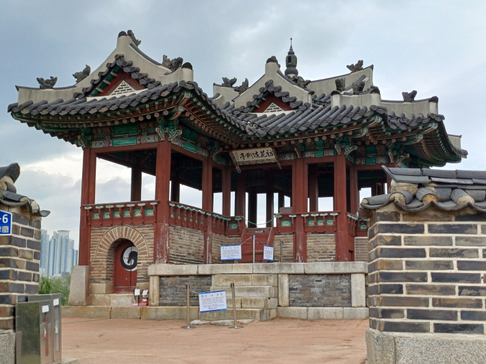 현재의 '방화수류정' 전경