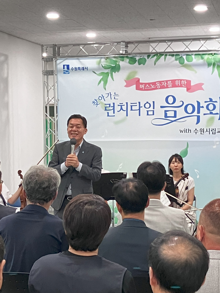 버스노동자께 감사 인사하는 시장님