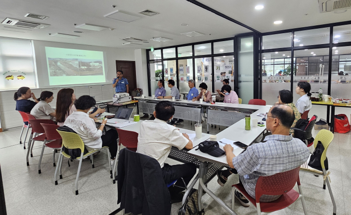 수원시 마을만들기 네트워크 대화모임 장안구 사례발표 장면