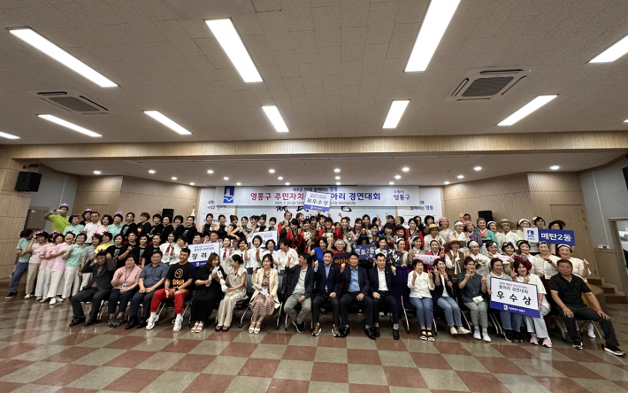 모든 경연을 마친 후 참가 동아리와 관계자, 주민들이 모두 모여 단체 기념사진을 찍었다.