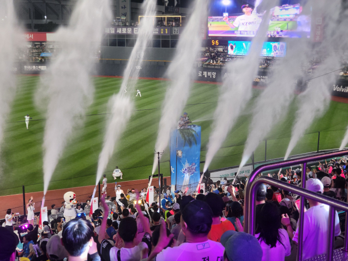 워터페스티벌이 펼쳐진 '수원KT위즈파크'