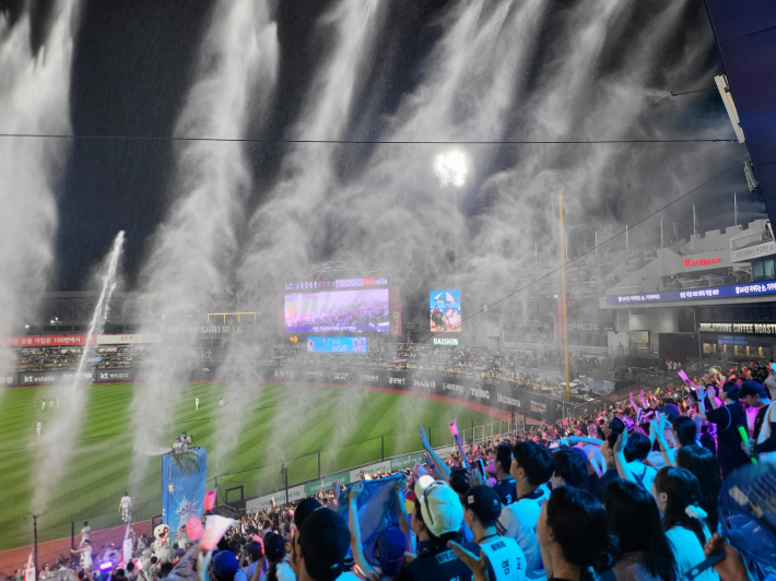 물대포를 쏘아 올린 워터페스티벌  