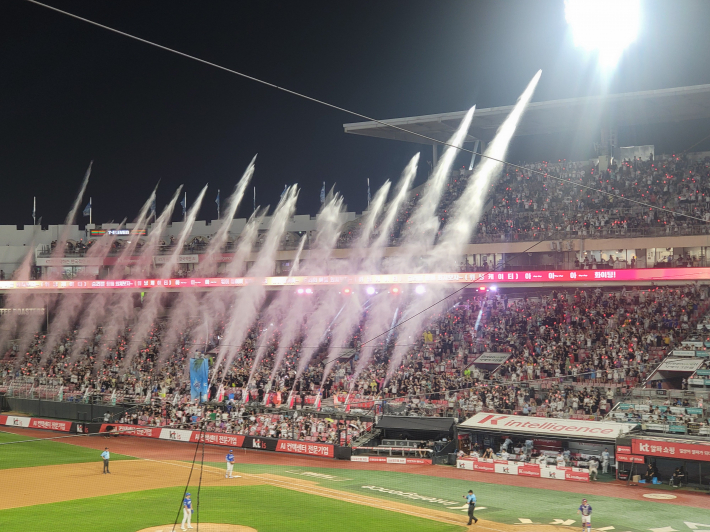 물대포를 쏘아 올린 워터페스티벌  