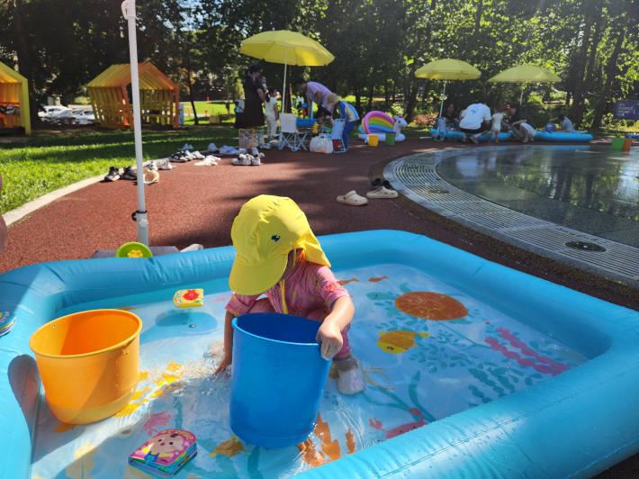 이제 막 돌이 지난 아기들도 즐길 수 있는 유아풀장