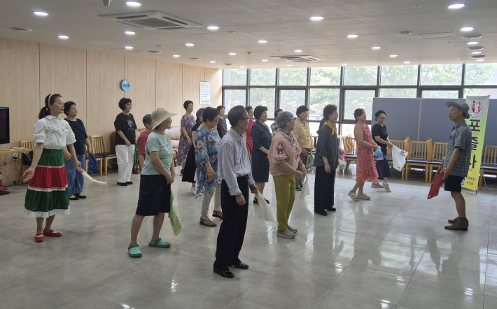 손수건 체조 '태평가'의 수업 장면