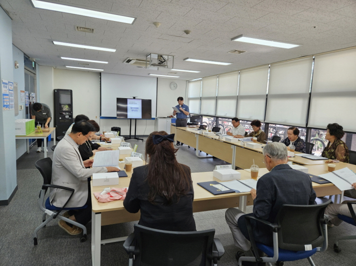지역사회 발전을 위해 헌신해 온 각 분야의 주요 인사 13명이 발전위원회 위원으로 위촉되었다.