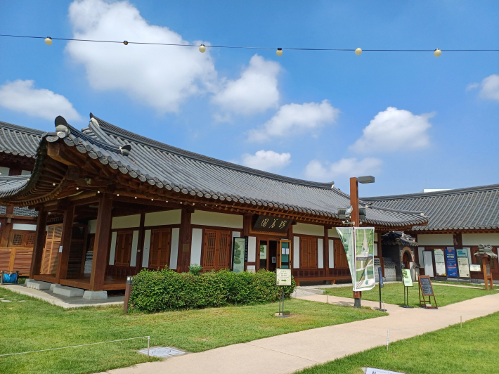 수원전통문화관 전경