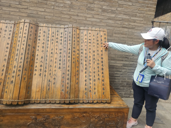 왕씨가문의 효도강령을 소개하는 주영 가이드