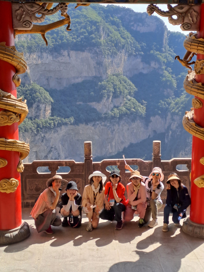 운봉사 절경앞에서