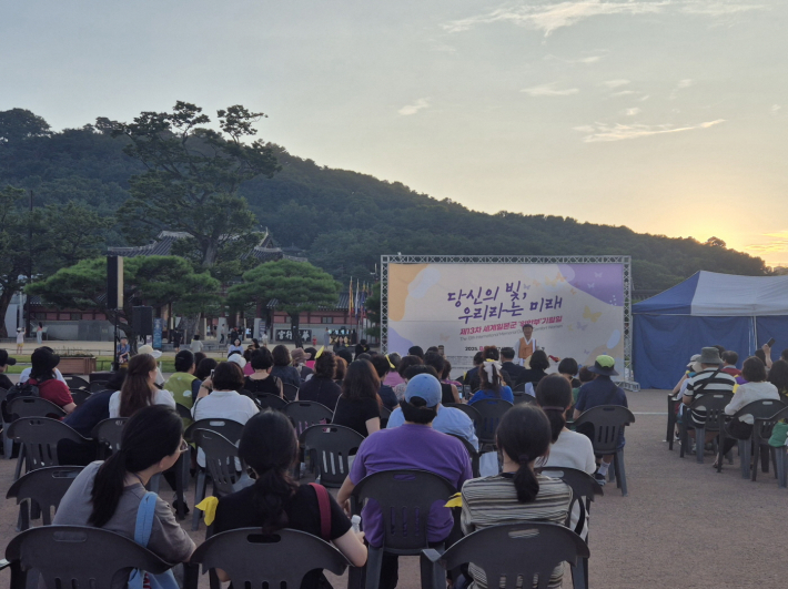 뜨거운 기억과 진심 어린 마음들이 그날의 기념행사 현장을 가득 채우고 있었다.