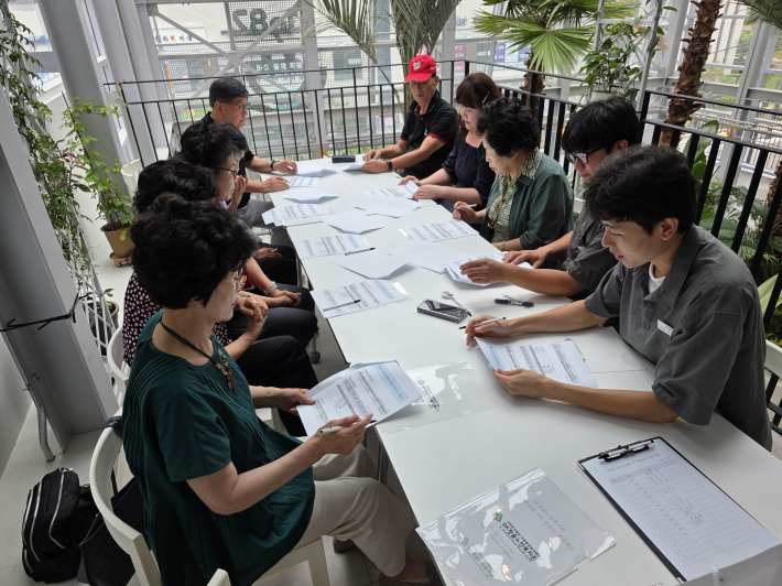 후원금 운영 현황보고, 활동 계획 등 논의가 활발하다.