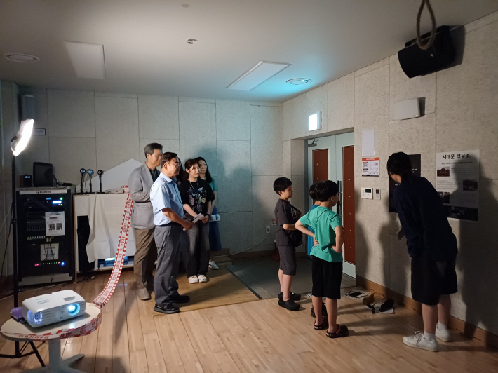 '비밀요원 작전 개시: 광복을 사수하라! ' 탈출 방 앞의 전경