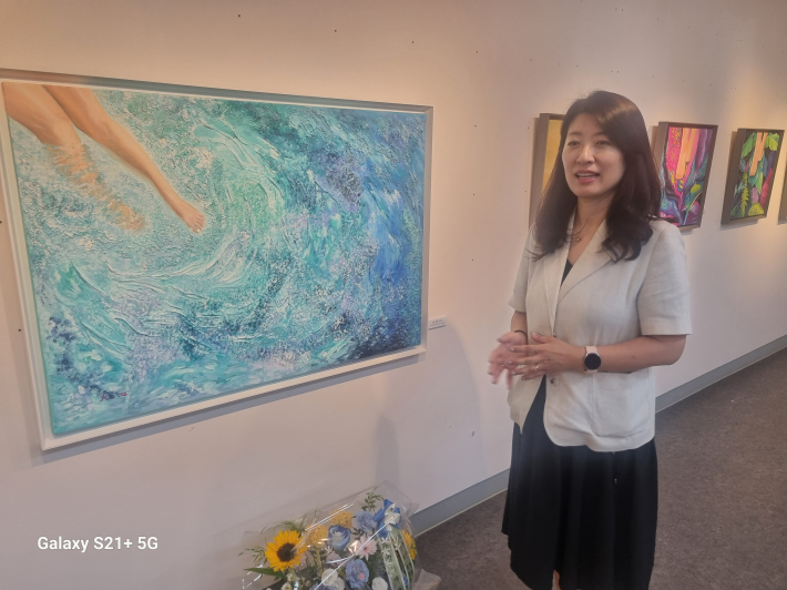 작품의 주제를  자세하게 설명하고 있는 장기애 작가