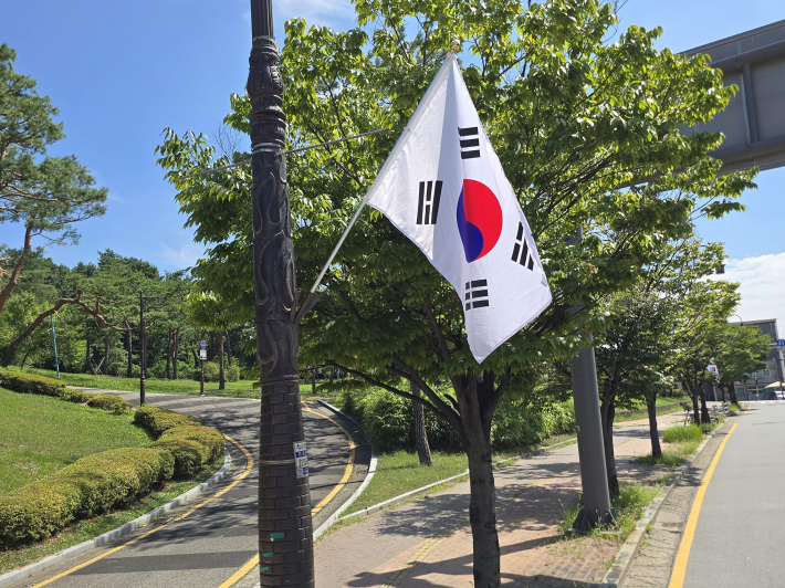화서1동 가로변 태극기 게양