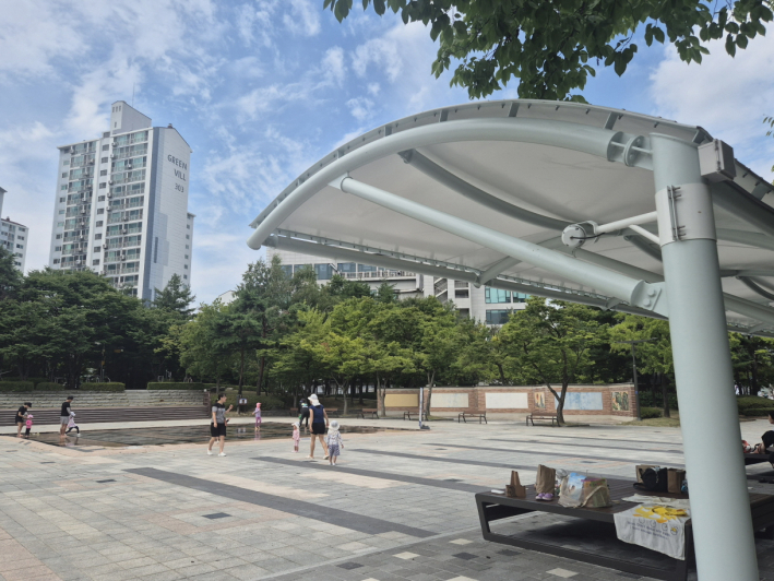 올여름 마지막 물놀이로 수원 공원 물놀이장만의 특별한 추억을 만드는 시간이다.