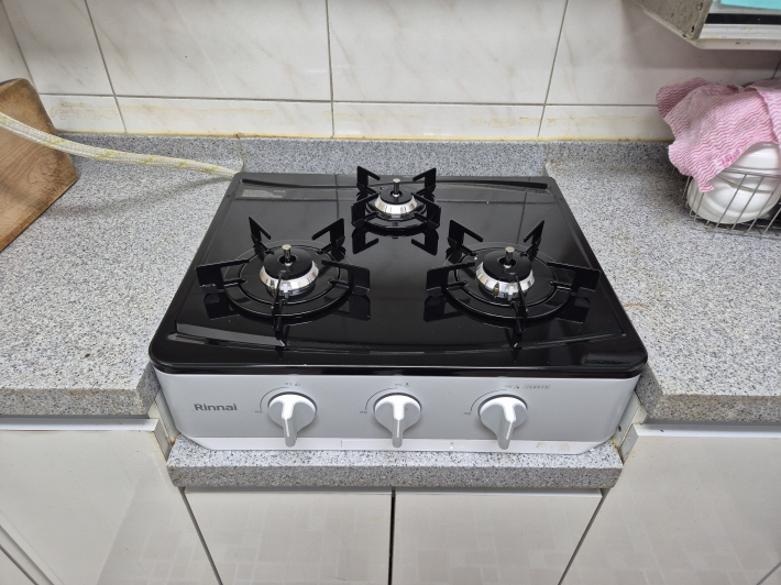 지역 내 소모임 자운영에서 율천동 새밤밭경로당에 가스레인지를 후원하였다.