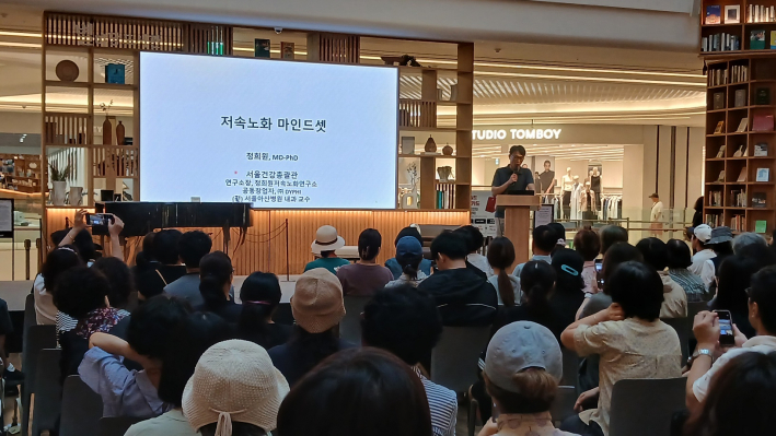 시민을 위해 열강하는 정희원 의학교수